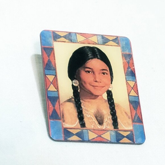 American Girl Kaya Portrait Pin 1" - Picture 1 of 3